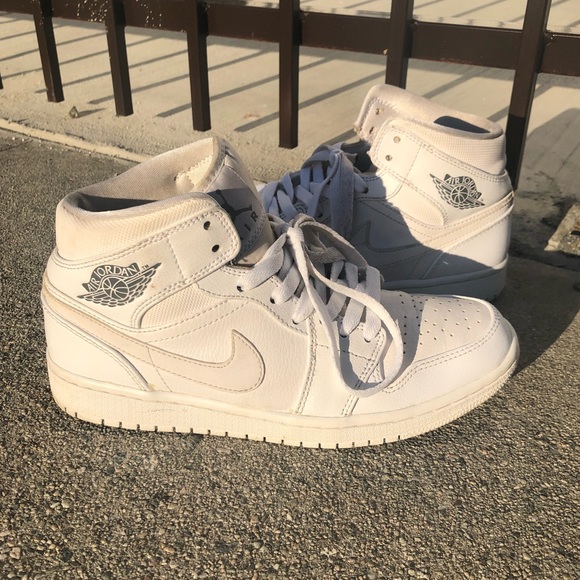 Nike Shoes - White Nike Air Jordan Sneakers 👟